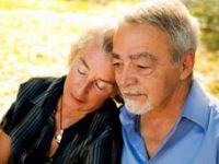 Woman-resting-head-on-man-article.jpg