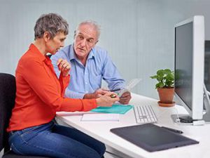 Woman-and-man-on-computer-article.jpg
